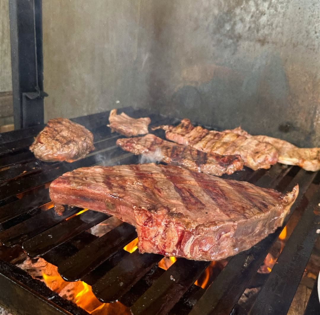 Imagen relacionada con "Las Mejores Carnes a la Parrilla en Parrilla Internacional: Sabor, Calidad y Tradición"