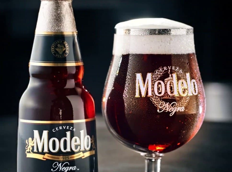 Cerveza NegraCerveza negra fuerte con notas de malta tostada.